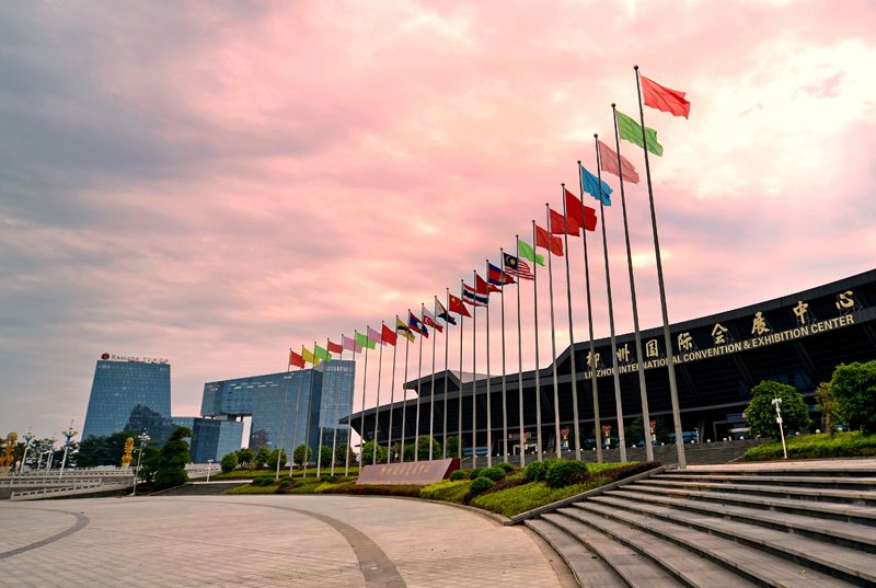 1530799854807061.jpg 罗秋宁《会展中心晨光》13768326100.jpg